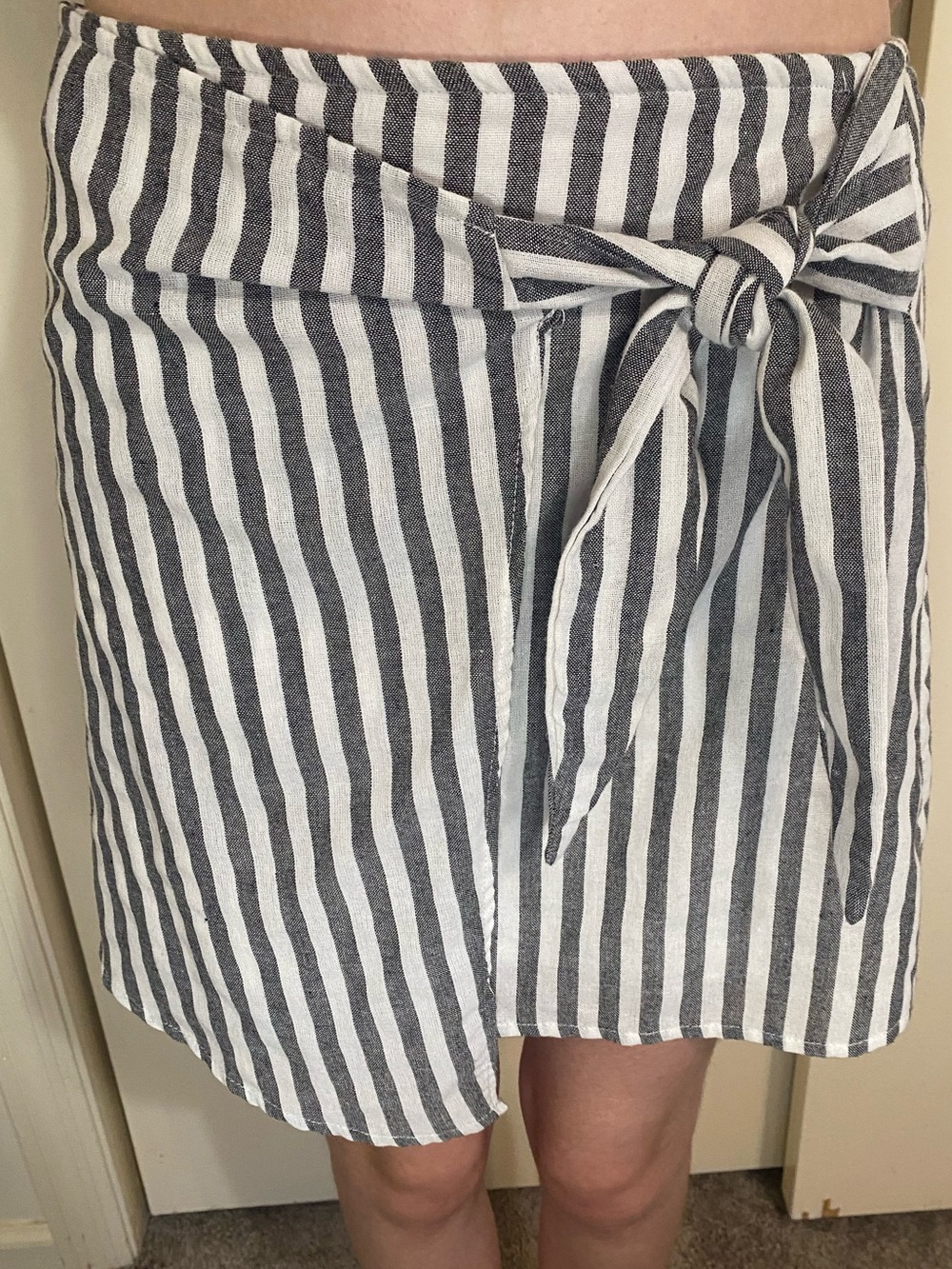 FAVLUX White and Gray Vertical Stripe Tie-Front Linen Mini Skirt size small - Picture 1 of 8